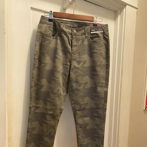 Camo jeggings size 10